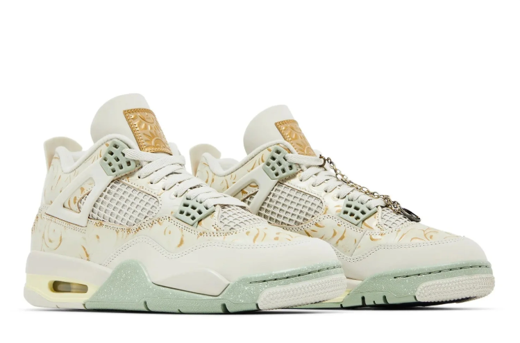 Air Jordan 4 Retro SE Sneakers "Sail/Cream with Gold Baroque Engraving"