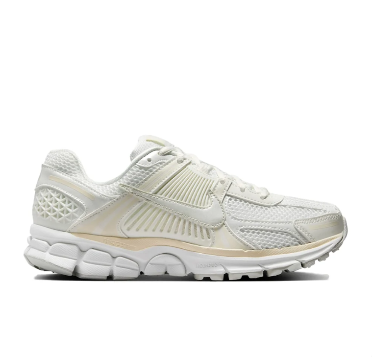 Nike Low-Top Sneakers - Cream/White