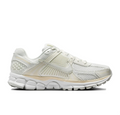 Nike Low-Top Sneakers - Cream/White