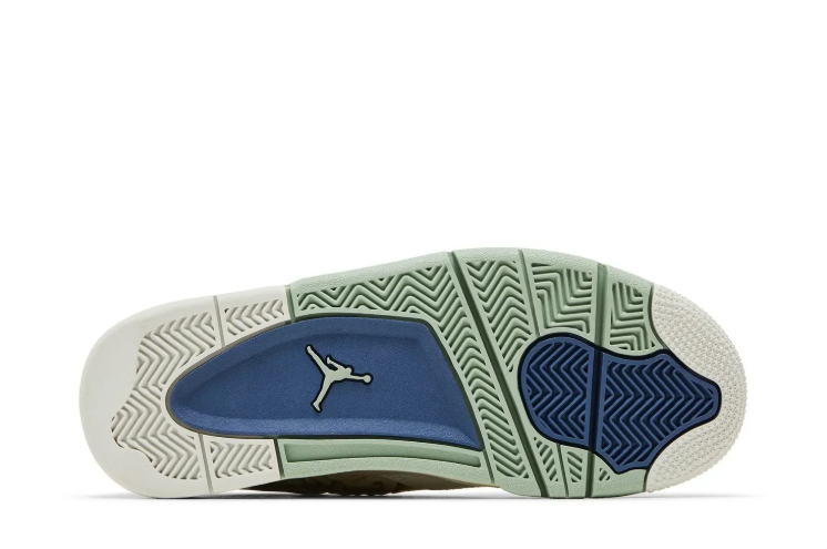 Air Jordan 4 Retro SE Sneakers "Sail/Cream with Gold Baroque Engraving"