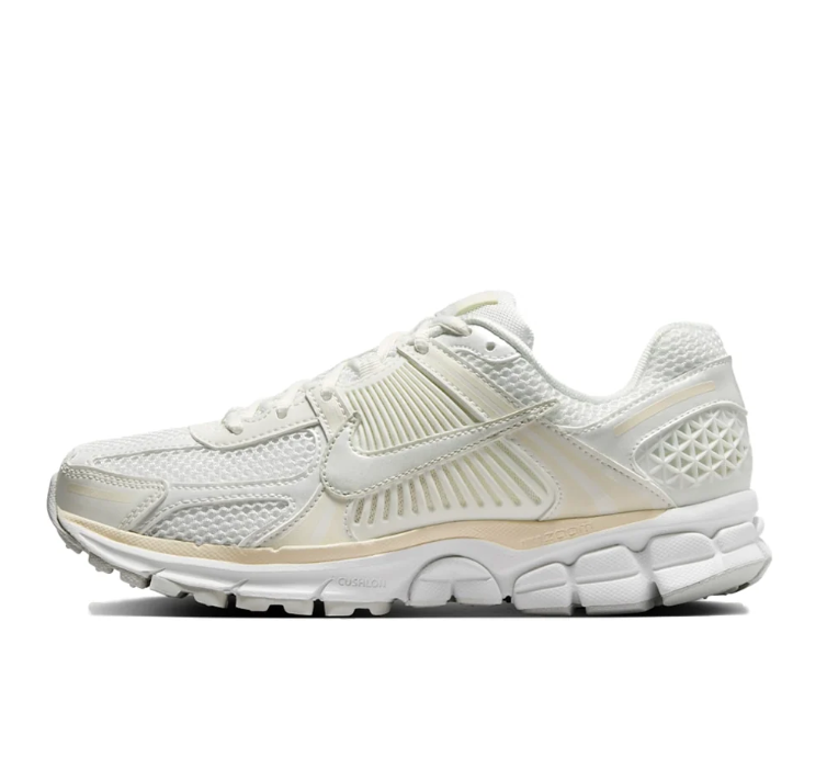 Nike Low-Top Sneakers - Cream/White