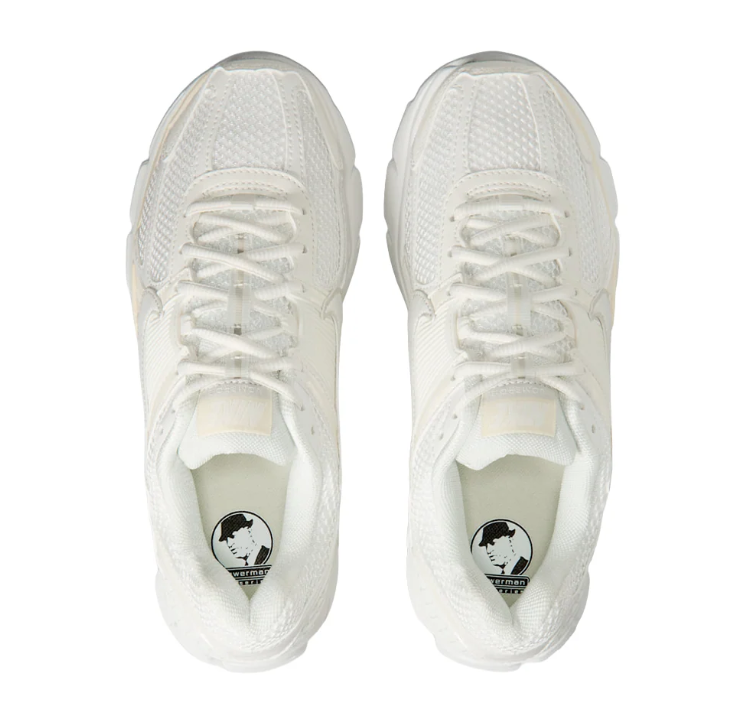 Nike Low-Top Sneakers - Cream/White