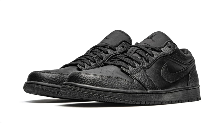 Air Jordan 1 Sneakers "Triple Black"
