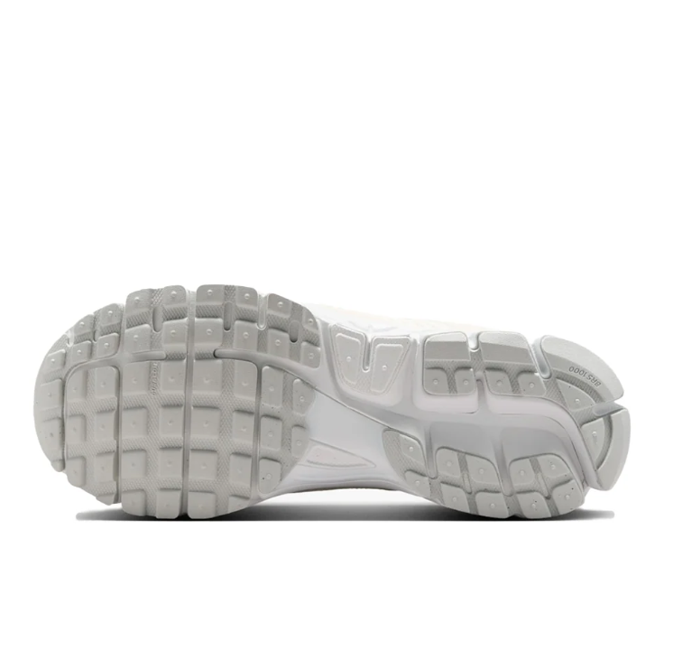 Nike Low-Top Sneakers - Cream/White